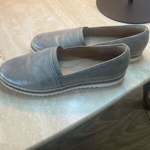 Clarks Gray/metallic Silver Slip on loafer w/detail braid trim above sole Size 9